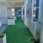 Aparthotel Holiday شقة فندقية 3*