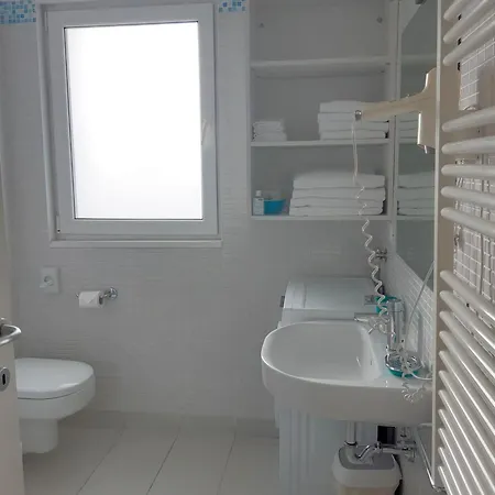 Aparthotel Holiday מלון דירות ליגננו סביאדורו