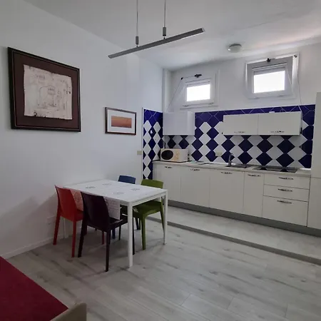 Aparthotel Holiday מלון דירות
