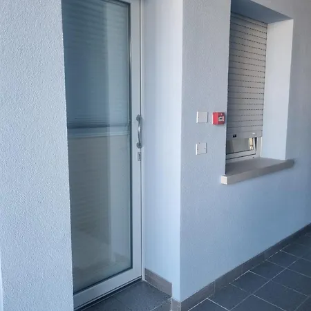 Aparthotel Holiday מלון דירות ליגננו סביאדורו