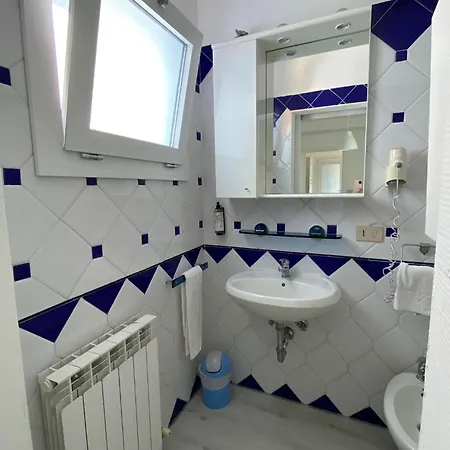 מלון דירות Aparthotel Holiday ליגננו סביאדורו