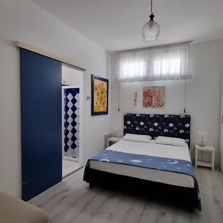 Aparthotel Holiday מלון דירות