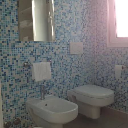 מלון דירות Aparthotel Holiday ליגננו סביאדורו