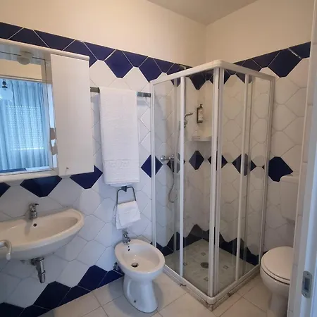 מלון דירות Aparthotel Holiday 3*