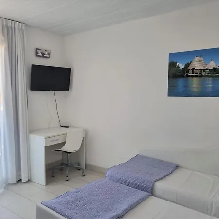 מלון דירות Aparthotel Holiday