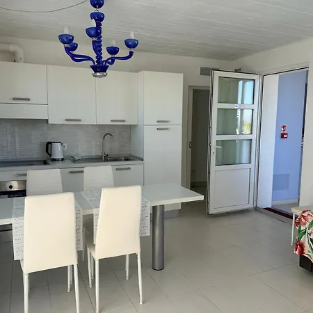 Aparthotel Holiday Апарт-отель 3*