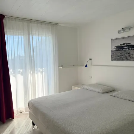 Апарт-отель Aparthotel Holiday 3*