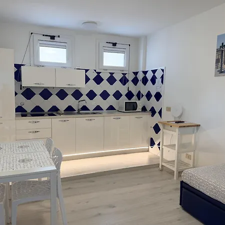 Aparthotel Holiday 3* Линьяно-Саббьядоро