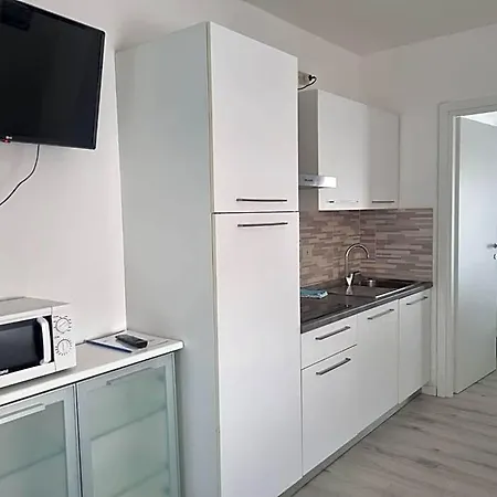 Aparthotel Holiday 아파트호텔