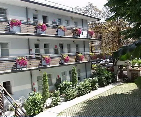 아파트호텔 Aparthotel Holiday 3*