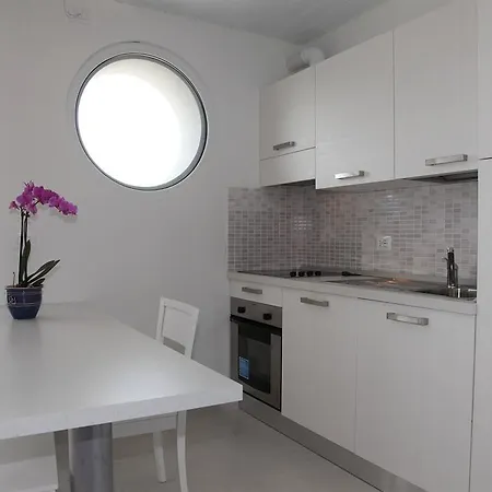 아파트호텔 Aparthotel Holiday 리그나노 사비아도로